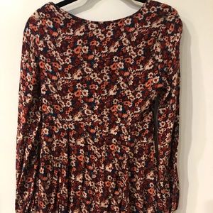 Long sleeve floral dress. Lace up front.